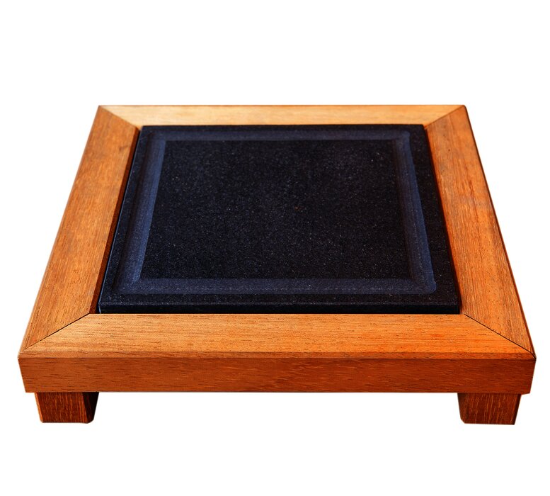 Plato de granito con soporte de madera 30 x 20 cm.